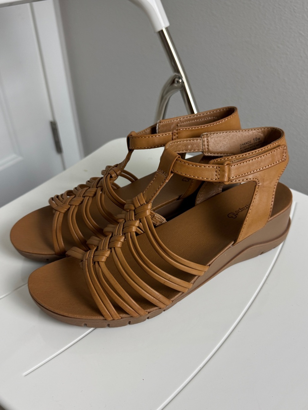 Women’s Baretraps Wedge Velcro Sandals
